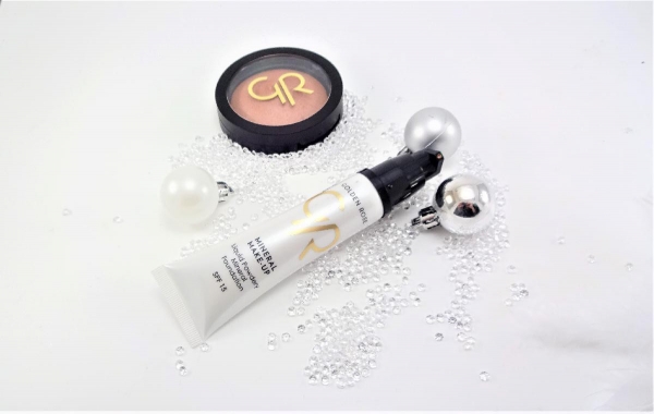 Le Liquid Powder Mineral Foundation de Golden Rose: Mon Test et Avis