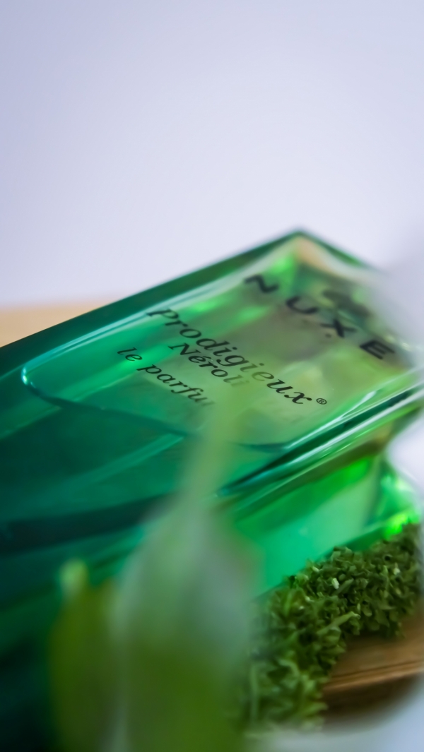 Prodigieux Néroli, du soleil sur la peau. Le nouveau parfum de Nuxe à découvrir