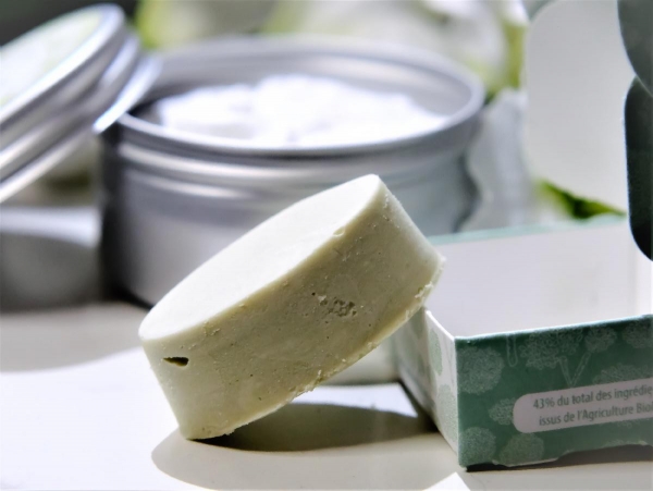 Autour du Bain et leur Démaquillant solide bio pour un démaquillage zéro déchet! Mon test et avis