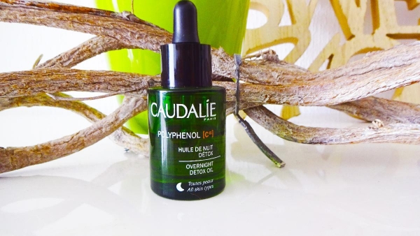 L'huile de nuit détox-Polyphénol C15 de Caudalie: une peau plus éclatante?