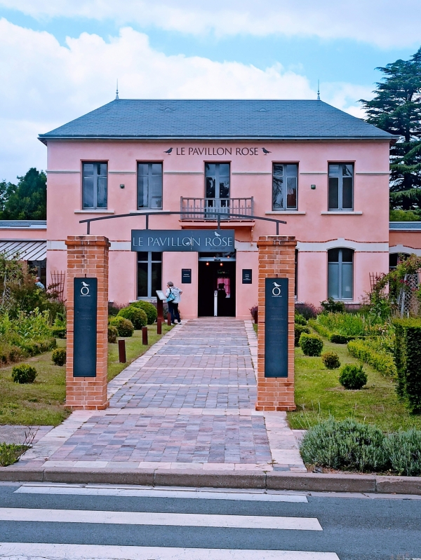 Tourisme thermal à La Roche-Posay : le centre thermal et le SPA Carré ...